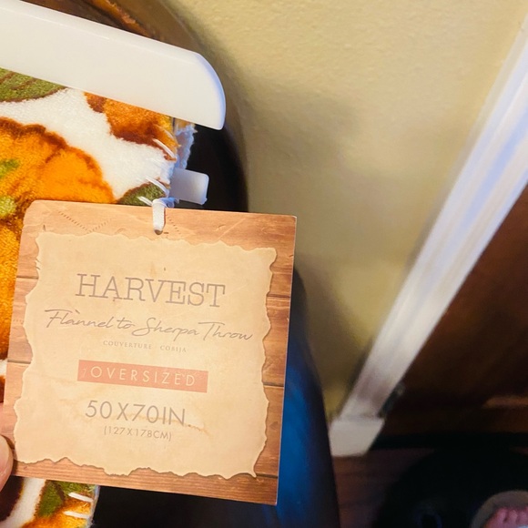 Blanket/Throw-Flannel to Sherpa Oversized 50x70 inches NWT - Picture 4 of 4